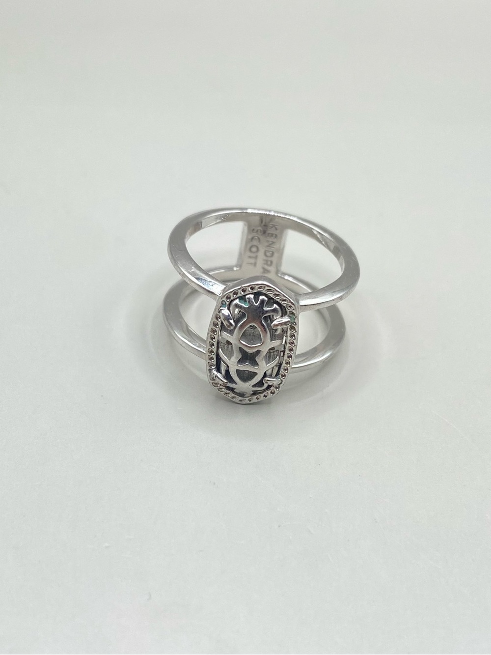 Kendra Scott Elyse Wide Band Ring - Picture 3 of 9